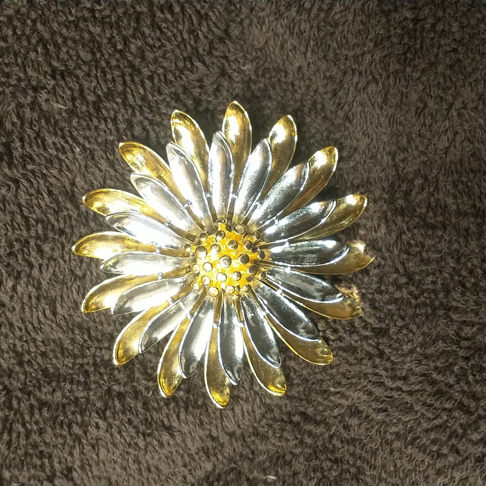 Vintage two tone floral brooch